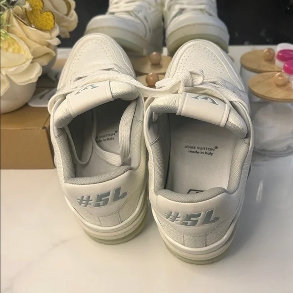 Louis Vuitton Off-White/Tan Signature Low-Top Sneakers - Picture 4 of 6